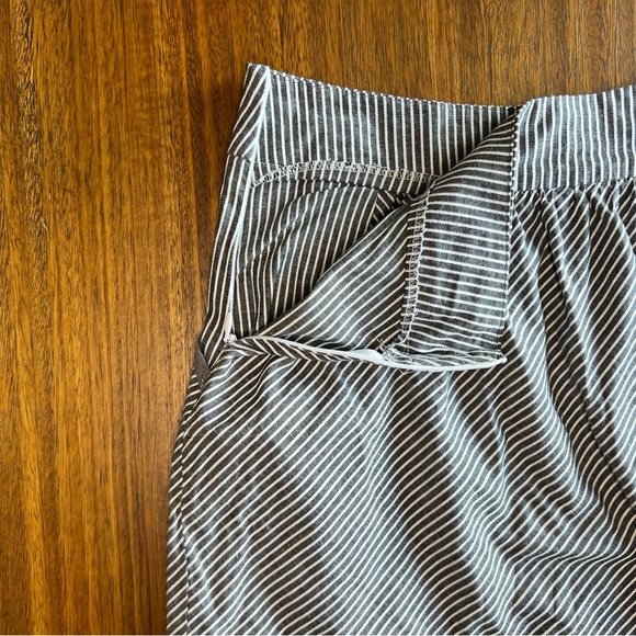 Final Touch Grey & White Stripe Mini Skirt Small WITH POCKETS! - Picture 5 of 8